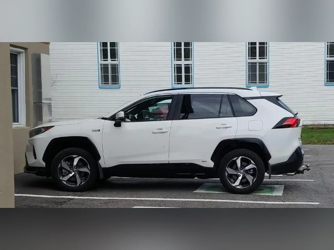 RAV4 Prime 2021, branchable, SE, AWD. thumbnail 2