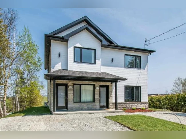 Luxueux 4 1/2 disponible 1er juillet, construction 2023, merveilleuse vue sur le Lac Magog