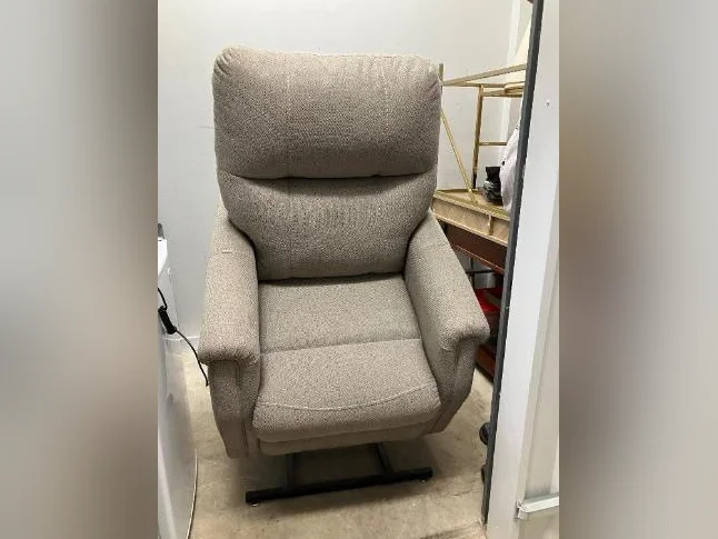 Fauteuil électrique redresseur thumbnail 2