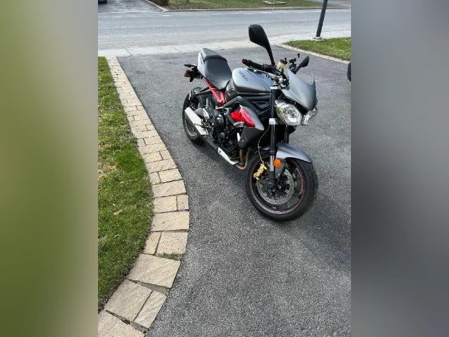 Triumph Street Triple R thumbnail 3