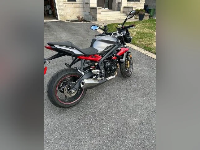 Triumph Street Triple R thumbnail 2