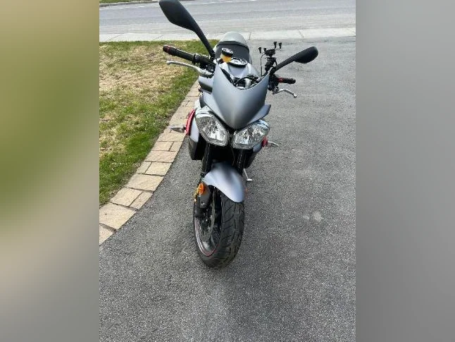 Triumph Street Triple R thumbnail 9