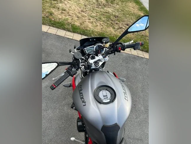Triumph Street Triple R thumbnail 5