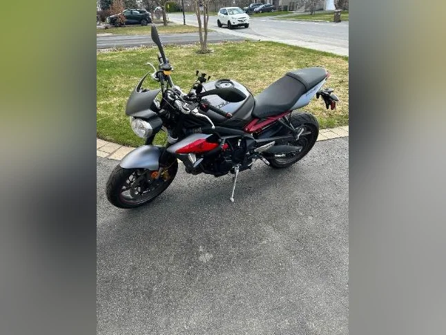 Triumph Street Triple R thumbnail 4
