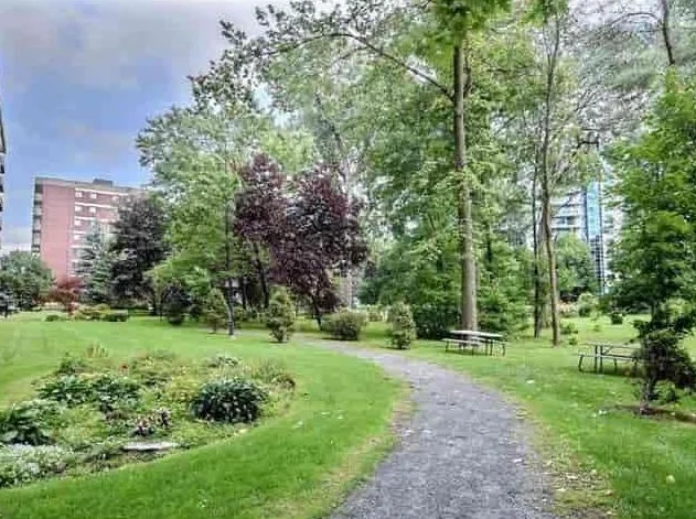 TOUT INCLUS, MEUBLÉ, Grand condo 3et1/2 830p.ca à louer, 1748$, St-Lambert thumbnail 2