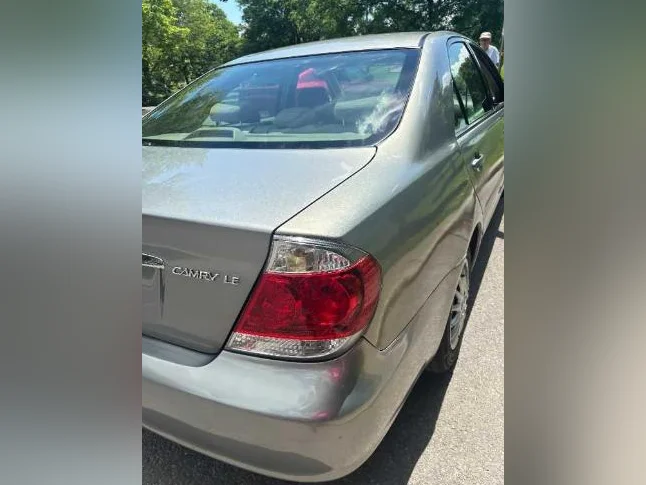 2005 Camry LE to sell (montreal area) (price reduced) thumbnail 4