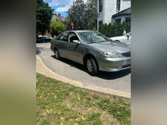 2005 Camry LE to sell (montreal area) (price reduced) thumbnail 5