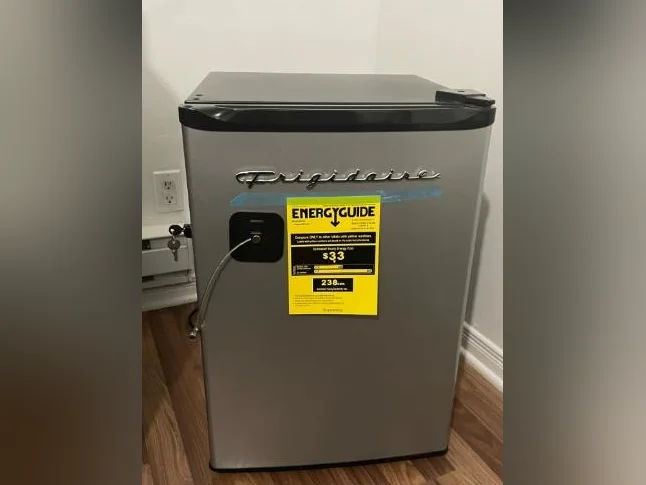 Mini-Frigo avec serrure à clé , congélateur compris
