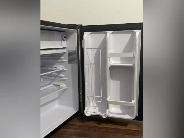 Mini-Frigo avec serrure à clé , congélateur compris thumbnail 5
