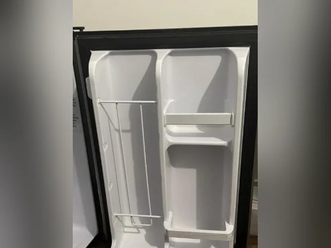 Mini-Frigo avec serrure à clé , congélateur compris thumbnail 7
