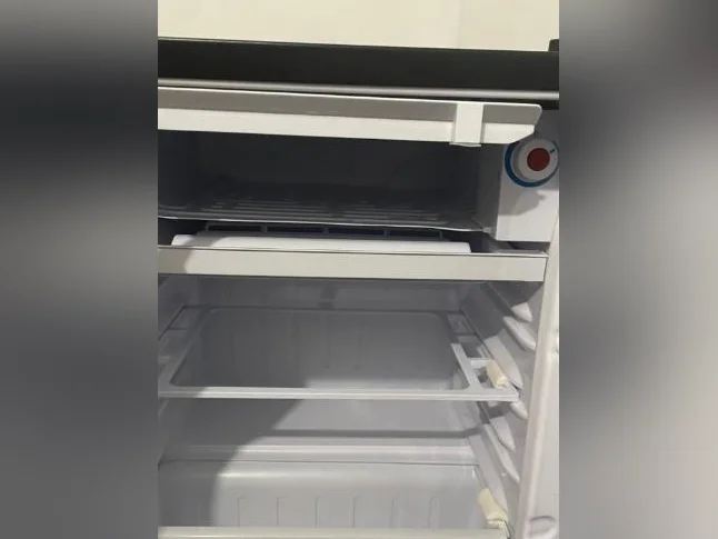 Mini-Frigo avec serrure à clé , congélateur compris thumbnail 6