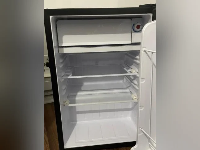 Mini-Frigo avec serrure à clé , congélateur compris thumbnail 4