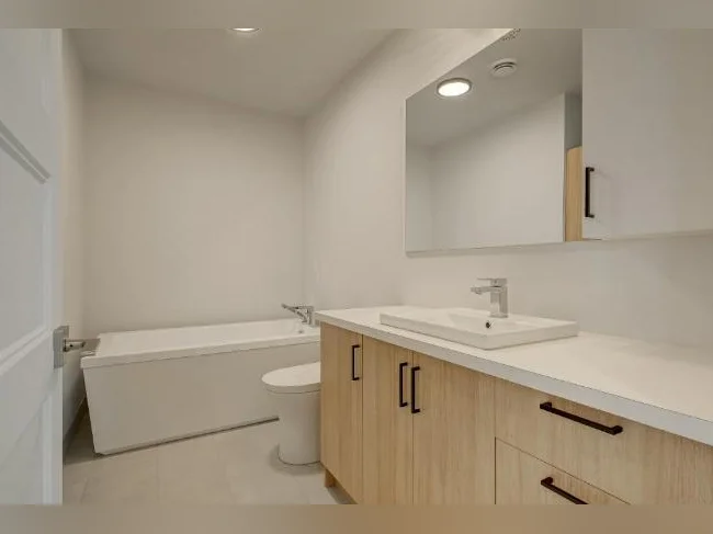 DERNIERE CHANCE VOICI NOTRE UNITÉ CONDO 5 1/2 AU 1ERE ÉTAGE AVEC 3 GRANDES CHAMBRES RIVE-SUD POUR LE 1ER JUILLET thumbnail 5