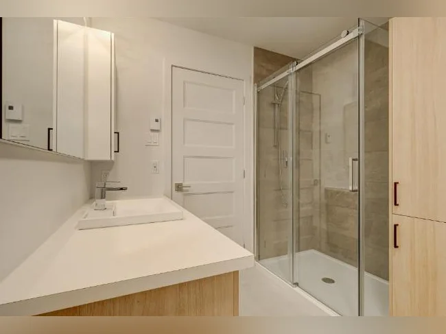 DERNIERE CHANCE VOICI NOTRE UNITÉ CONDO 5 1/2 AU 1ERE ÉTAGE AVEC 3 GRANDES CHAMBRES RIVE-SUD POUR LE 1ER JUILLET thumbnail 6