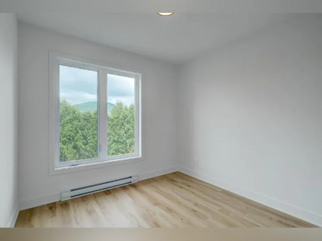 DERNIERE CHANCE VOICI NOTRE UNITÉ CONDO 5 1/2 AU 1ERE ÉTAGE AVEC 3 GRANDES CHAMBRES RIVE-SUD POUR LE 1ER JUILLET thumbnail 8