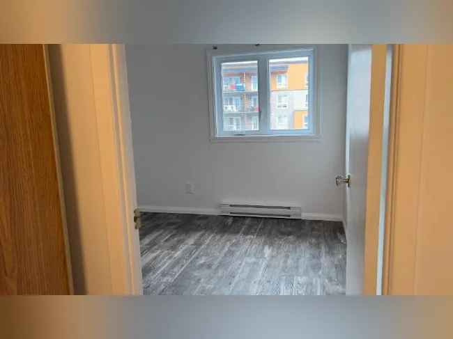 Un mois Gratuit. Bel appart libre quartier calme, sécuritaire. Centre Lévis. Rez de chaussée. thumbnail 6
