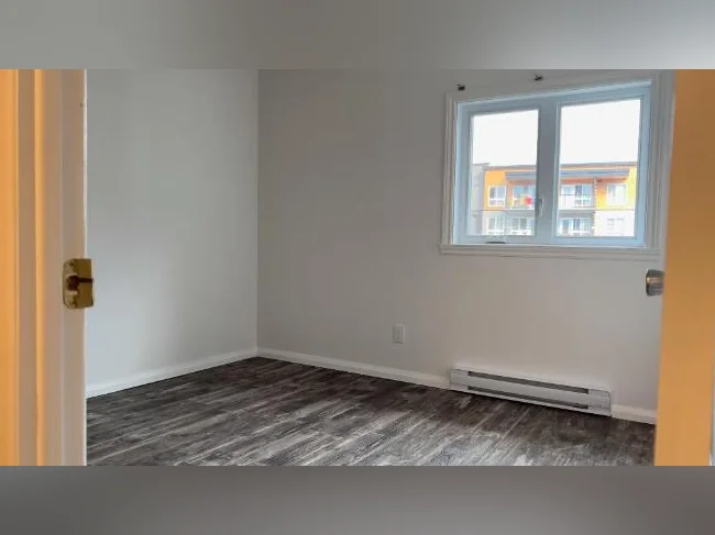 Un mois Gratuit. Bel appart libre quartier calme, sécuritaire. Centre Lévis. Rez de chaussée. thumbnail 2