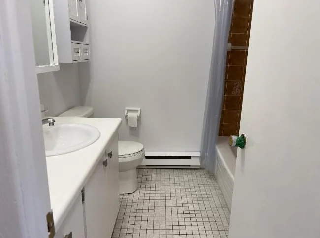 Un mois Gratuit. Bel appart libre quartier calme, sécuritaire. Centre Lévis. Rez de chaussée. thumbnail 7