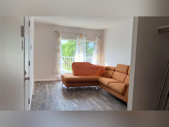 Un mois Gratuit. Bel appart libre quartier calme, sécuritaire. Centre Lévis. Rez de chaussée. thumbnail 4