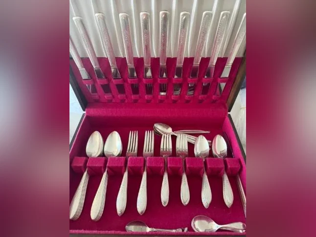 Jolie coutellerie de 12 couverts