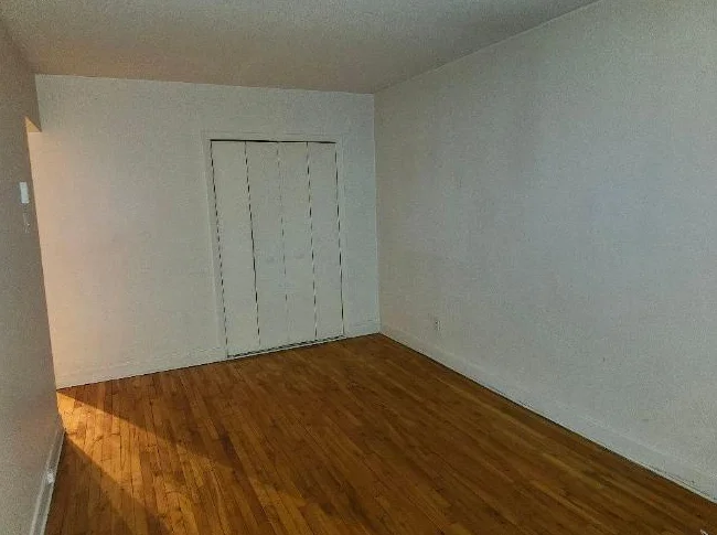 big apartment 3.5 for rent in montreal thumbnail 2