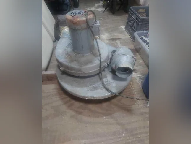 Vacuum pour petit atelier de menuiserie pour récupérer la poussière de vos appareils [brin de scie et +]