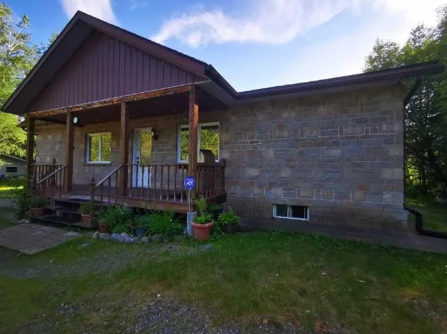 SPACIEUSE MAISON DE 5 CACs DANS LES LAURENTIDES thumbnail 10
