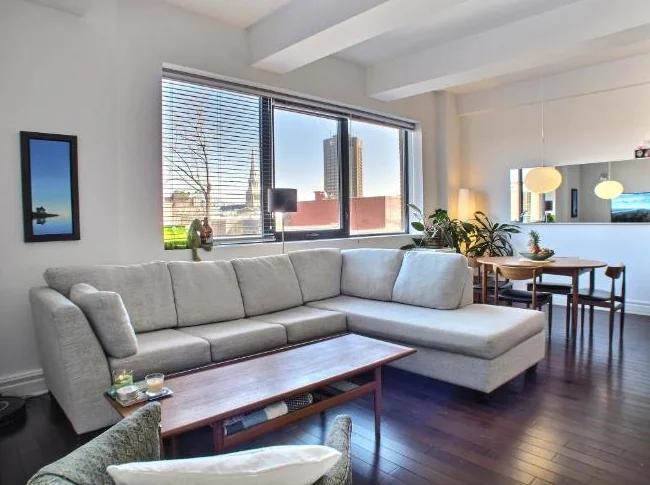 Magnifique condo 3 1/2 de 850 pi², très lumineux, plafonds de 11 pieds
