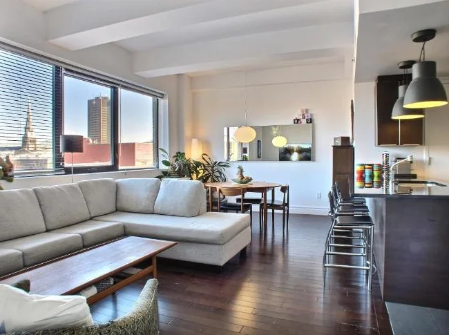 Magnifique condo 3 1/2 de 850 pi², très lumineux, plafonds de 11 pieds thumbnail 2
