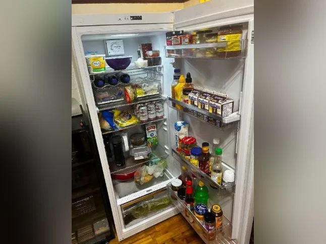 Year old Refrigerator and Freezer for sale. Réfrigérateur et Congélateur d'un an à vendre thumbnail 2