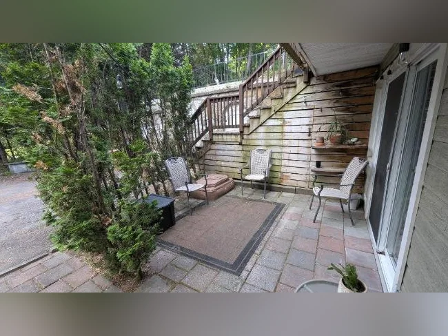 Appartement à louer très grand 4 1/2 Saint-Sauveur thumbnail 2