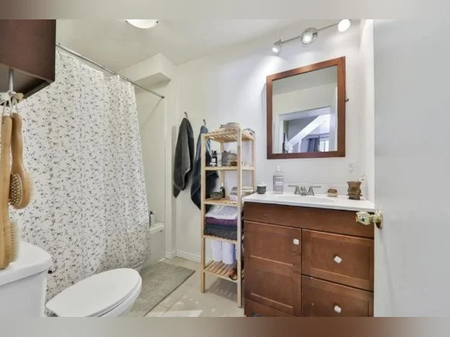 Appartement à louer très grand 4 1/2 Saint-Sauveur thumbnail 9