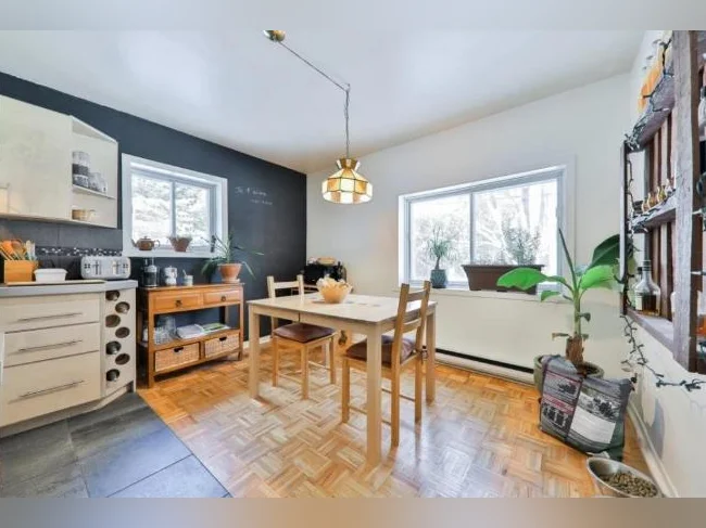 Appartement à louer très grand 4 1/2 Saint-Sauveur thumbnail 3