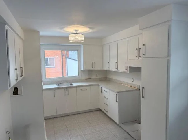Grand logement 4 1/2 a louer thumbnail 4