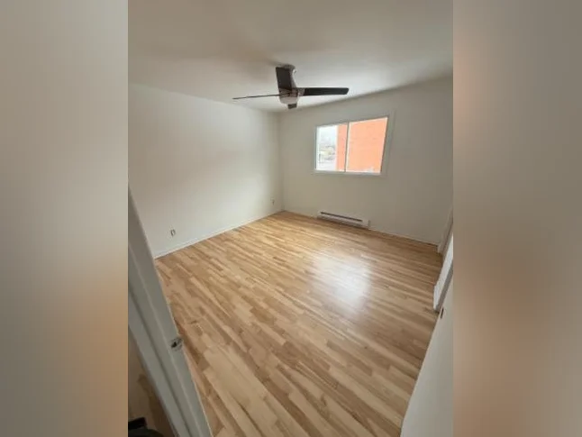 Grand logement 4 1/2 a louer thumbnail 8