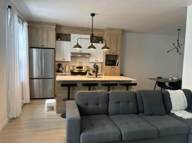 4 ½ - très lumineux - plafond 9 pieds à 15 min. de Sherbrooke