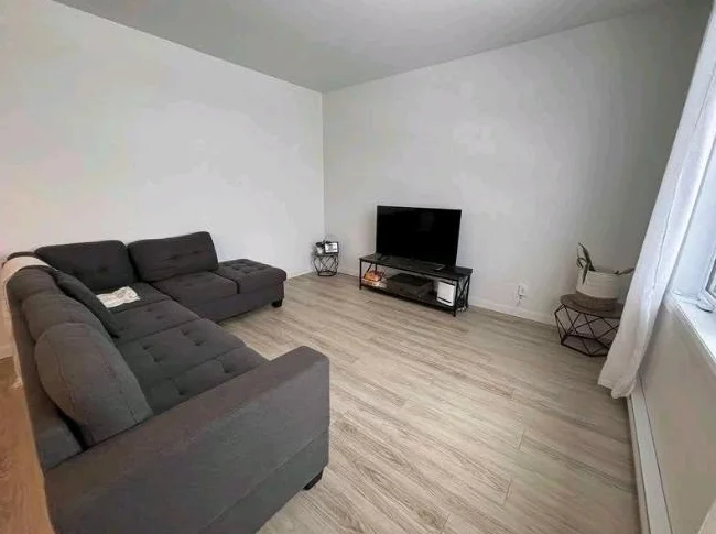 4 ½ - très lumineux - plafond 9 pieds à 15 min. de Sherbrooke thumbnail 4
