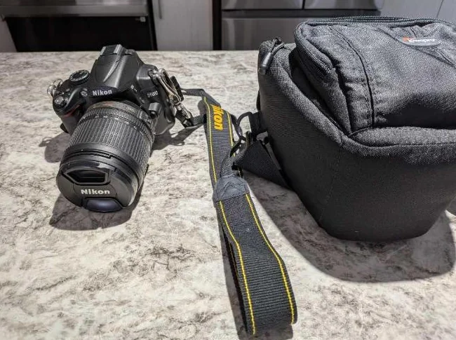 Camera Nikon D5000