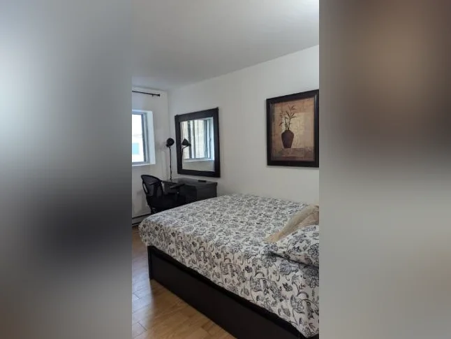 Belle chambre meublée chez habitant à Brossard - 1er juillet thumbnail 2