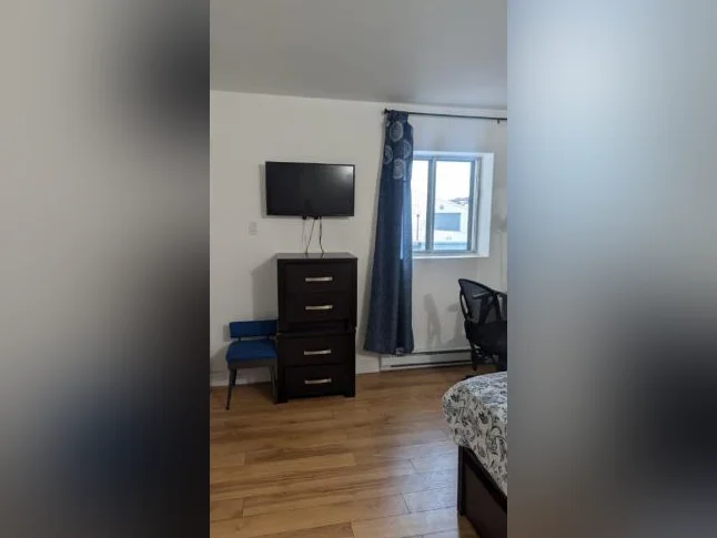 Belle chambre meublée chez habitant à Brossard - 1er juillet thumbnail 6
