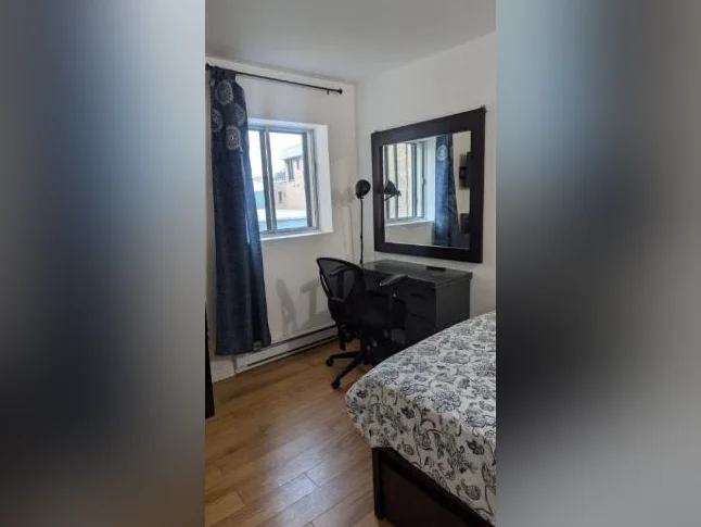 Belle chambre meublée chez habitant à Brossard - 1er juillet