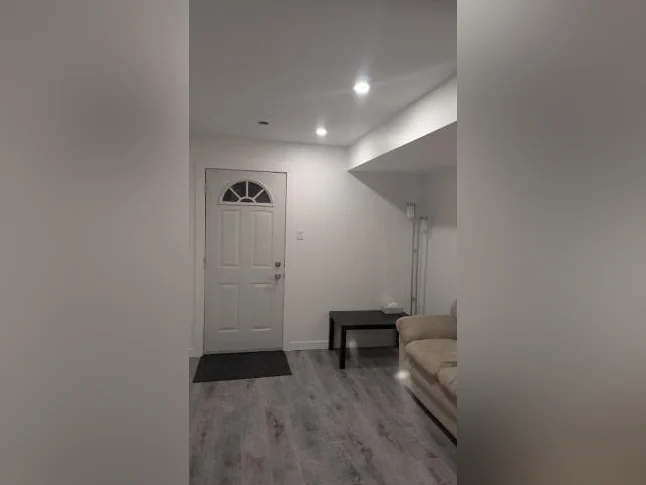 Appartement 1 chambre, aire ouverte, tout inclus, sous sol, 1er juillet thumbnail 3