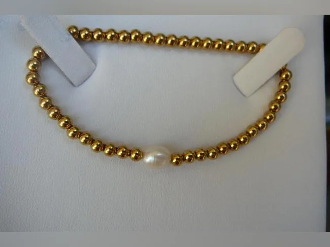 Bracelet doré , acier inoxydable et Perle d'eau douce ( femme )