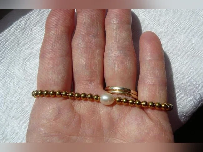 Bracelet doré , acier inoxydable et Perle d'eau douce ( femme ) thumbnail 3