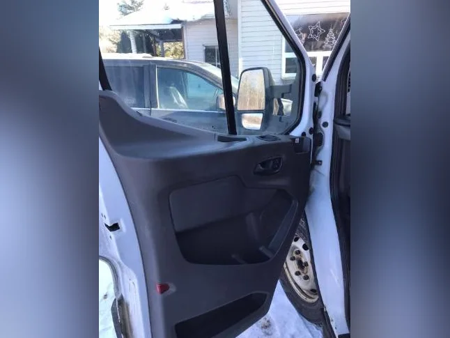 Camion cube 14 pieds FORD transit 2021 .au prix de 28000,$ plus taxes. thumbnail 10