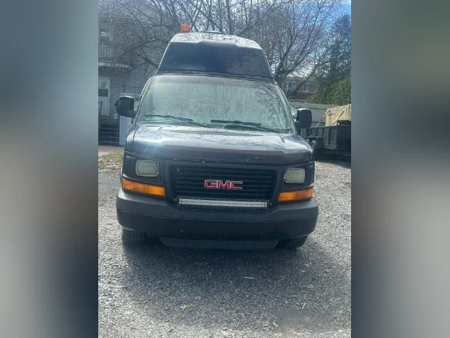 2008 GMC Savana 3500 thumbnail 2