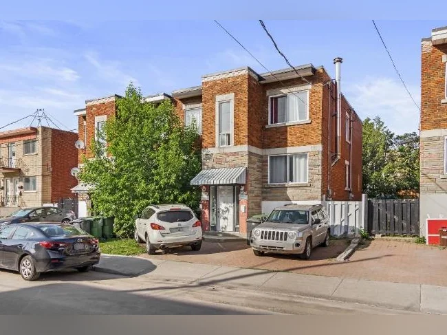 5 et demi à louer Aout 2026, Haut d'un triplex