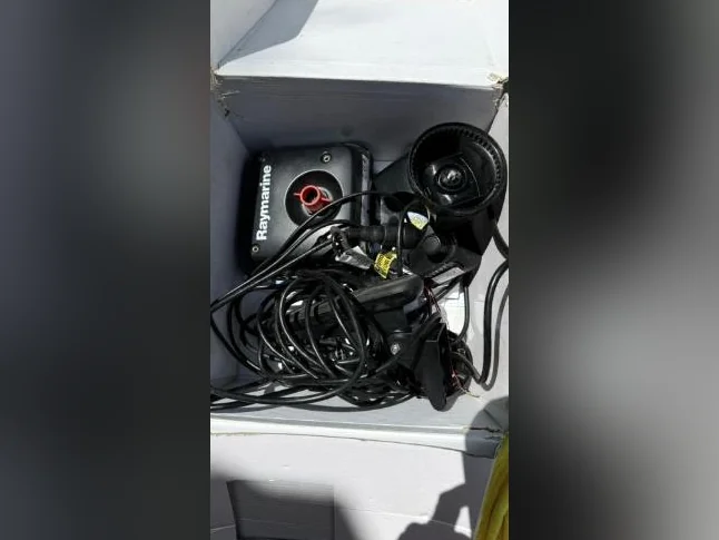 Bateau- Sonar GPS - Raymarine - Dragonfly thumbnail 3