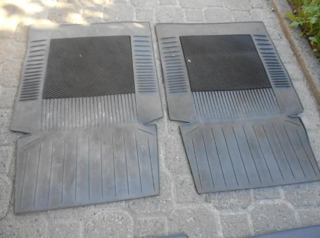 1-ENSEMBLE DE 4 TAPIS EN CAOUTCHOUC GRIS,SAUVE-PANTALON,POUR AUTOMOBILES. thumbnail 4