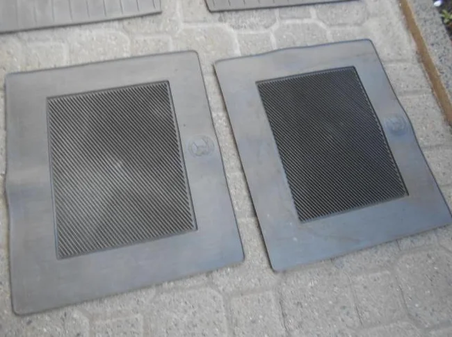 1-ENSEMBLE DE 4 TAPIS EN CAOUTCHOUC GRIS,SAUVE-PANTALON,POUR AUTOMOBILES. thumbnail 5